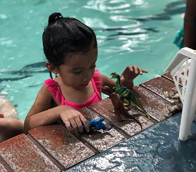 dinosaurs-swimming-play