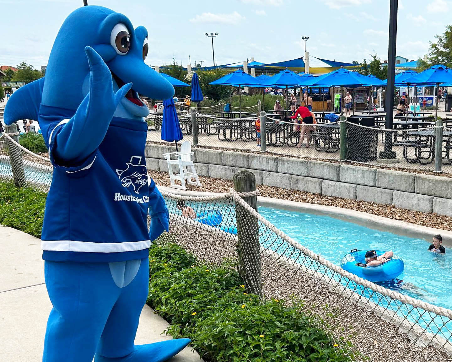 howey waving at the lazy river