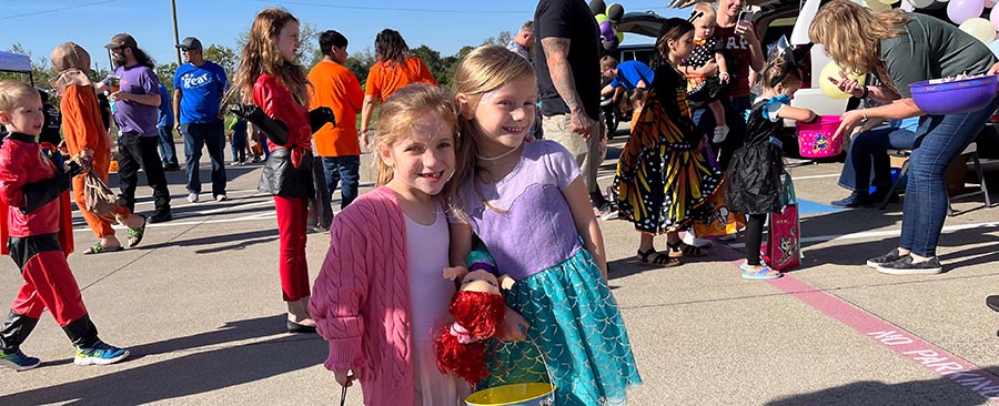 kids-at-trunk-treat